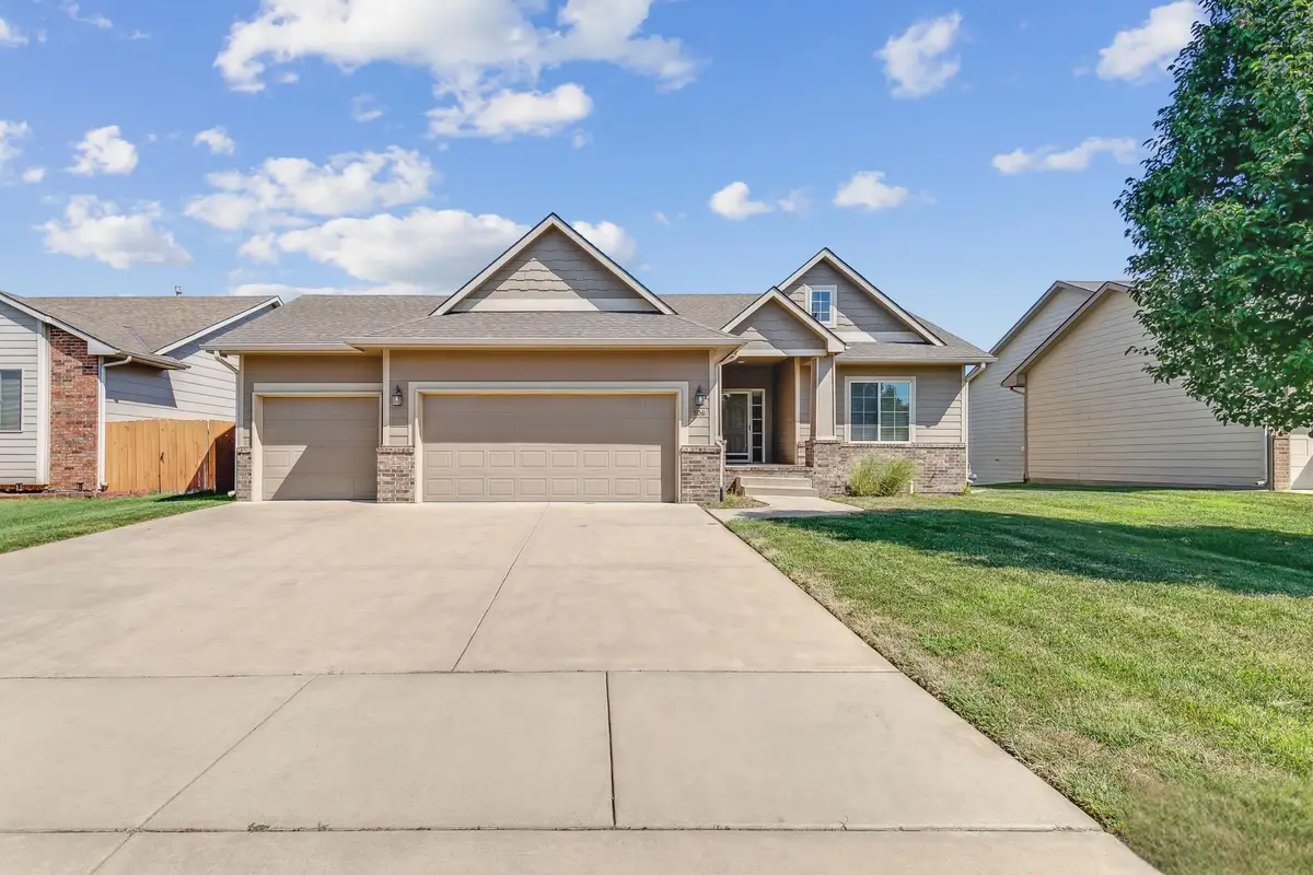 906 W Threewood Ct, Andover, KS 67002 - #1