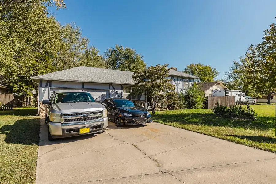 304 Scott St., Valley Center, KS 67147 - #2