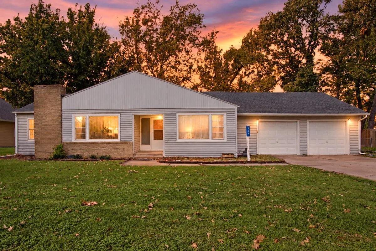 425 Harvey, Halstead, KS 67056 - #1