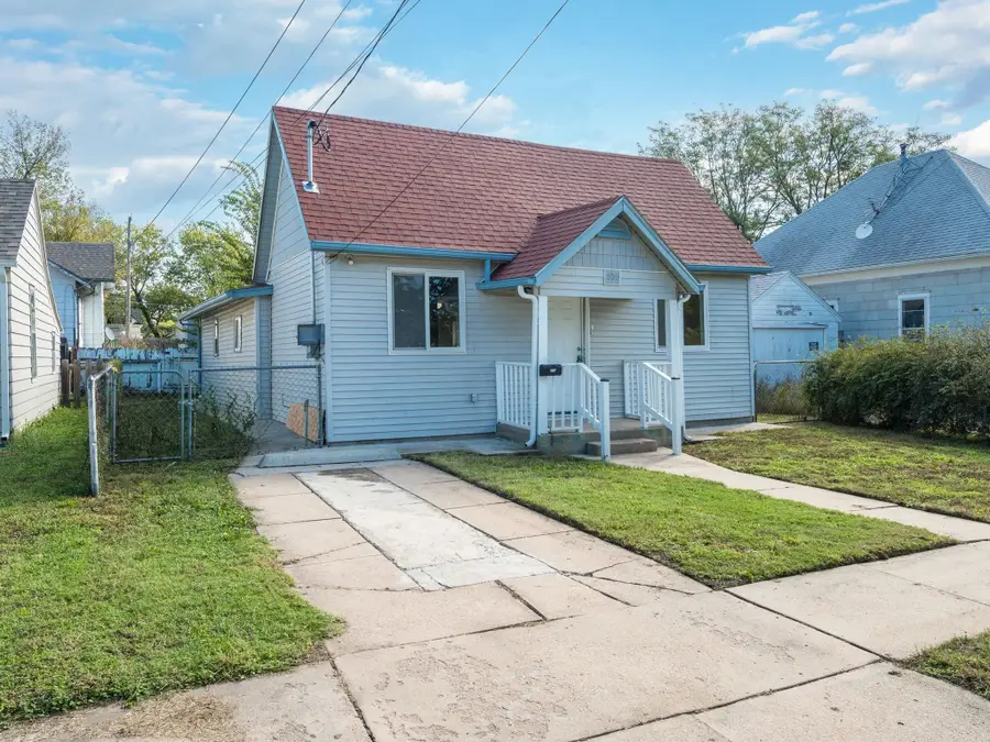 220 Old Main St, Newton, KS 67114 - #3