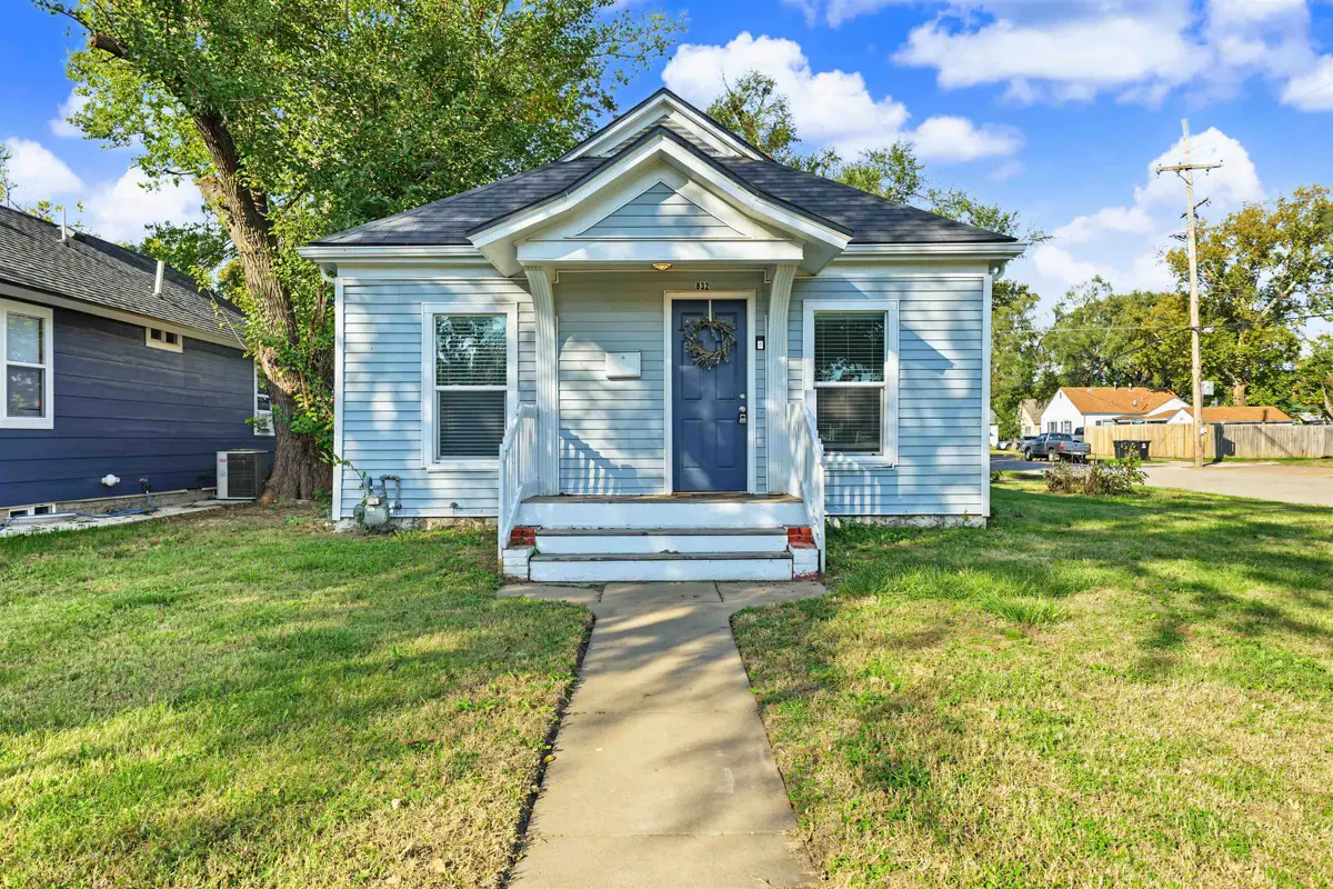 832 Sheridan St, Salina, KS 67401 - #1