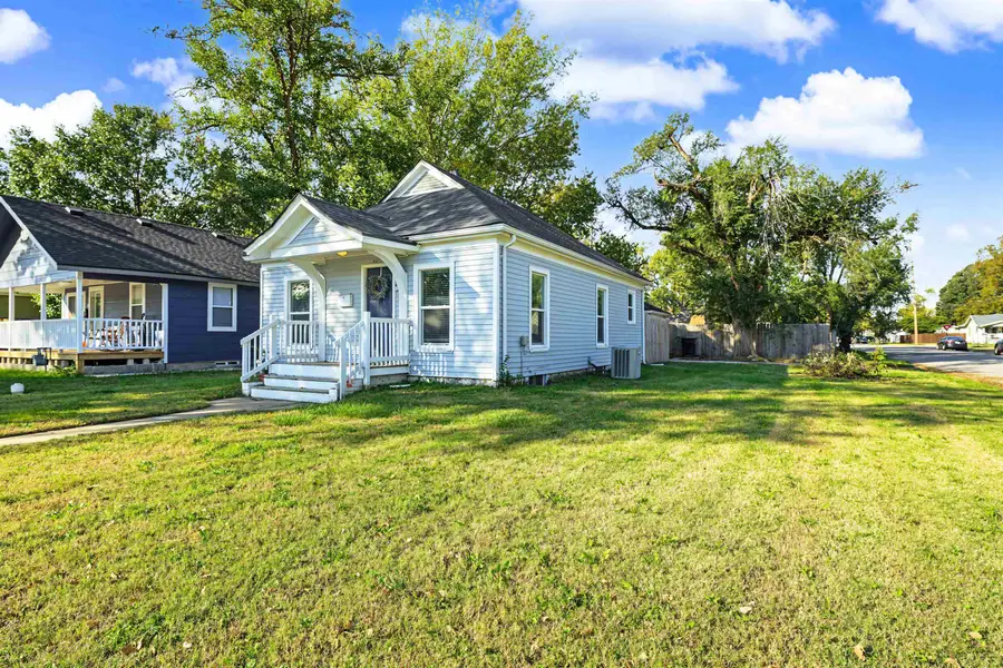 832 Sheridan St, Salina, KS 67401 - #2
