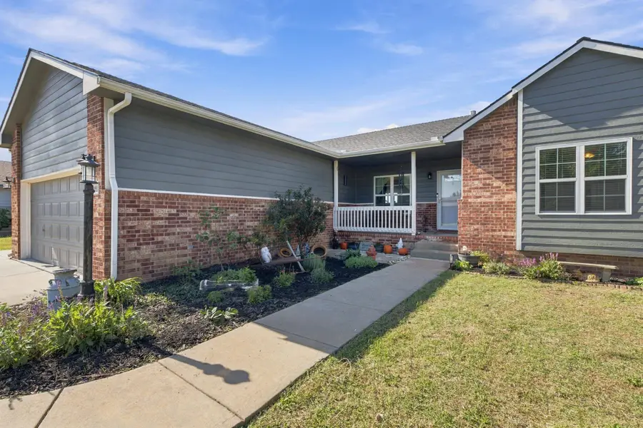 1919 N Country Walk Ln, Mulvane, KS 67110 - #3