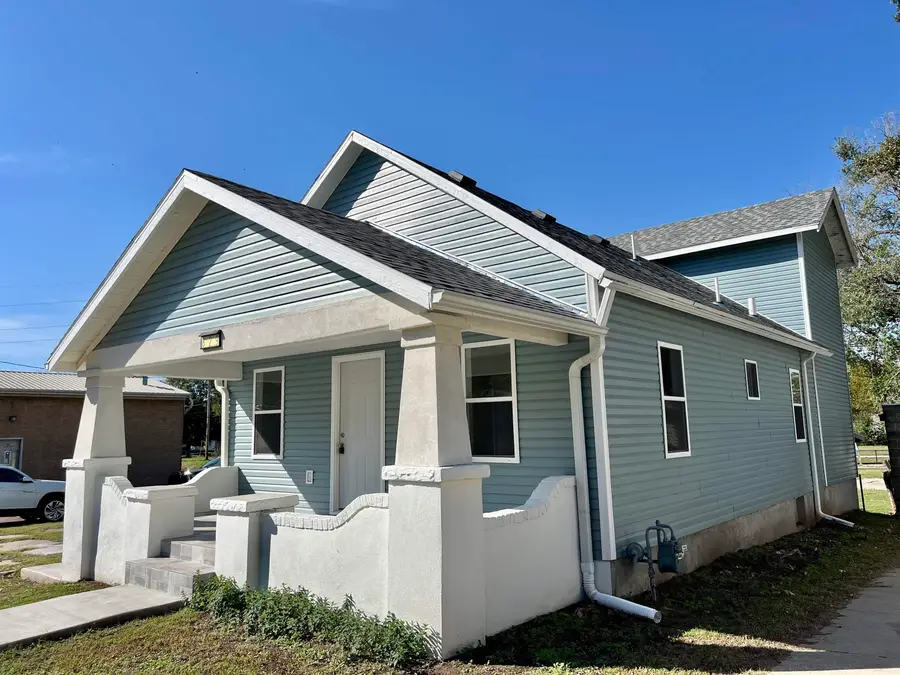 829 S Summit, Arkansas City, KS 67005 - #2