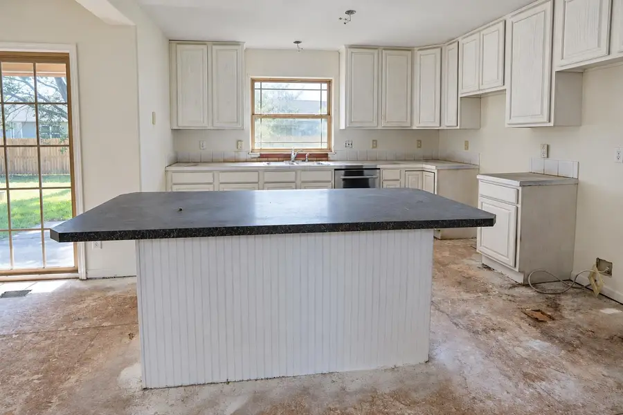 907 S James Ct, Maize, KS 67101 - #3