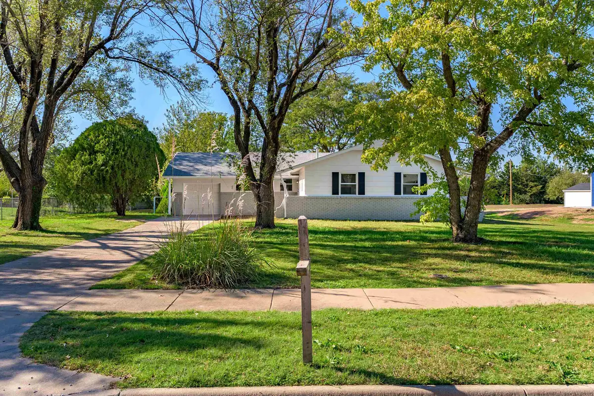 4915 N Hillcrest St, Wichita, KS 67220 - #1