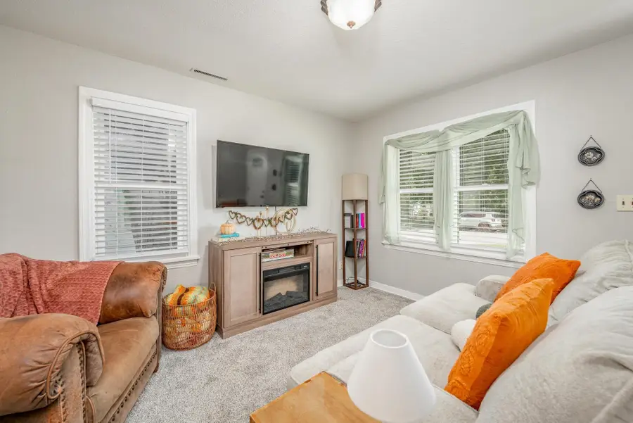 739 N Mount Carmel, Wichita, KS 67203 - #3