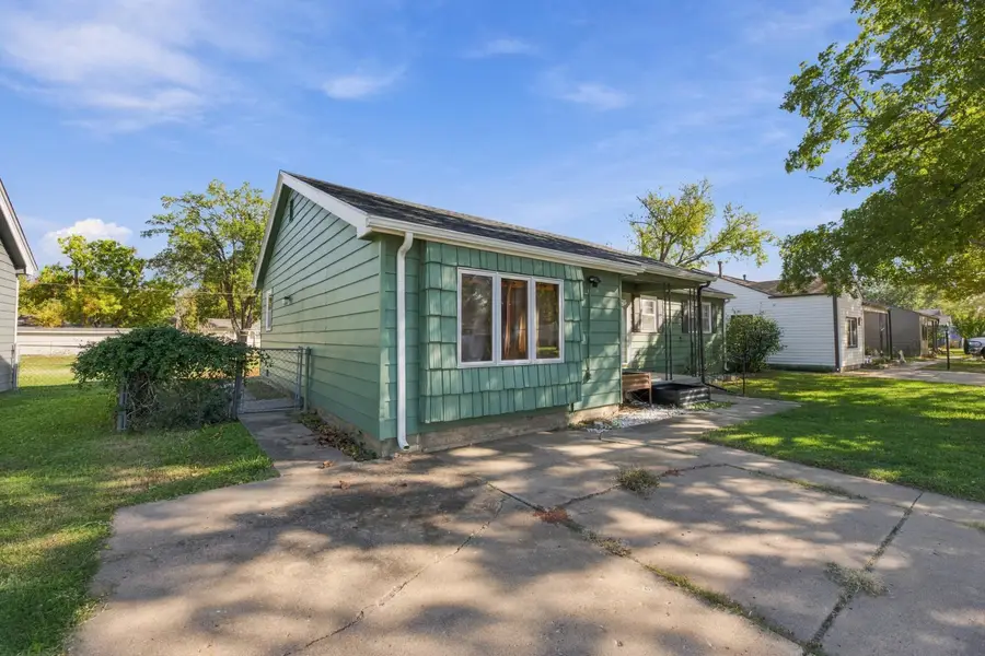 416 N Burns Ave, Valley Center, KS 67147 - #2