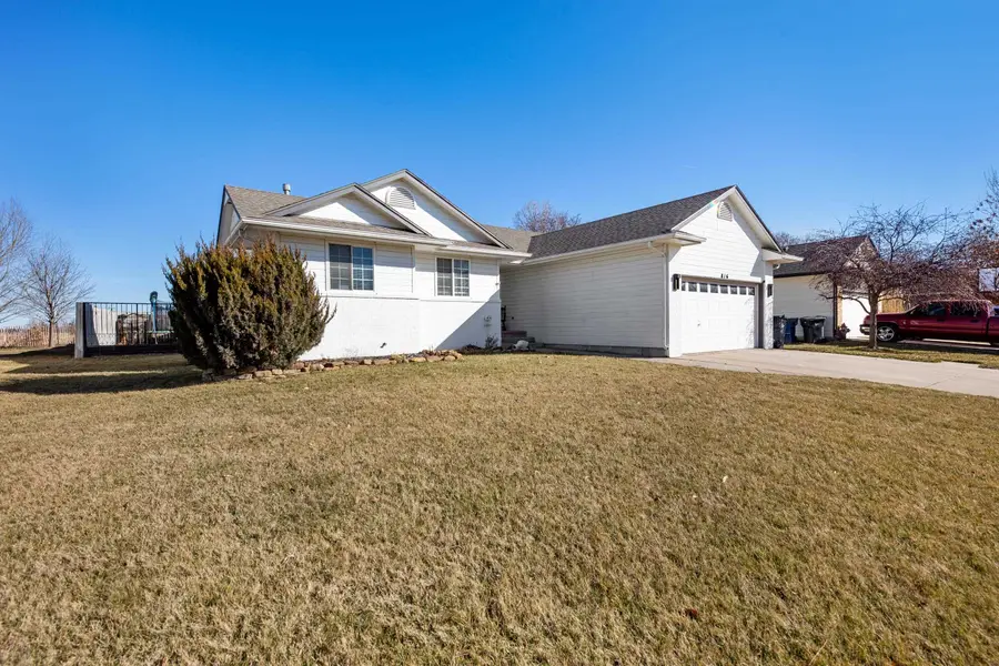 816 Country Lane, Newton, KS 67114 - #2