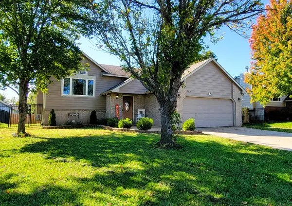 203 E Creekstone, Mulvane, KS 67110