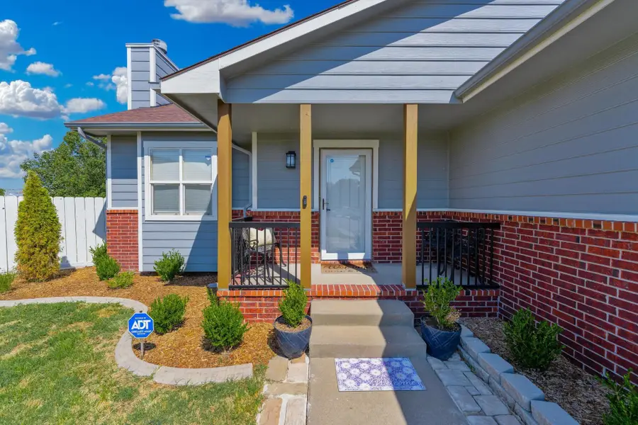703 S Red Oaks Cir, Wichita, KS 67207 - #2
