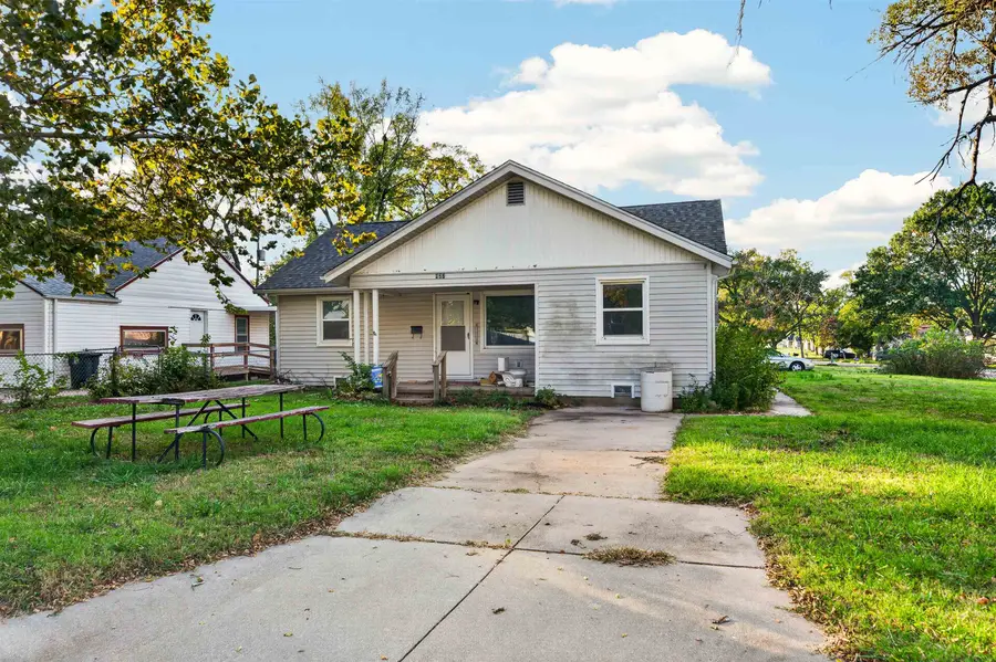 827 Park Ave, El Dorado, KS 67042 - #2