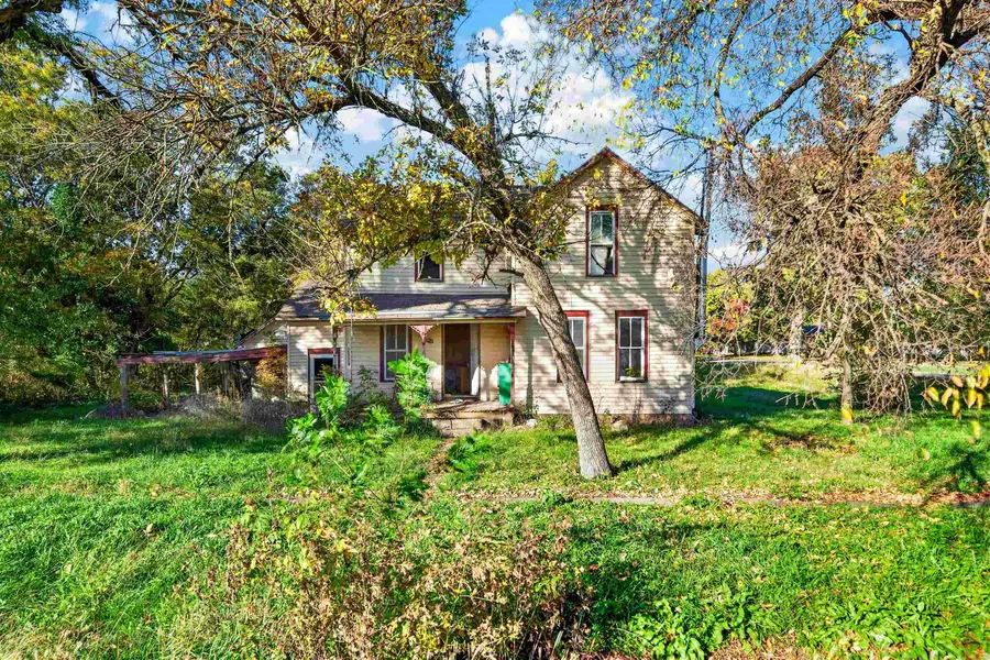 811 N Plum St, Peabody, KS 66866 - #2