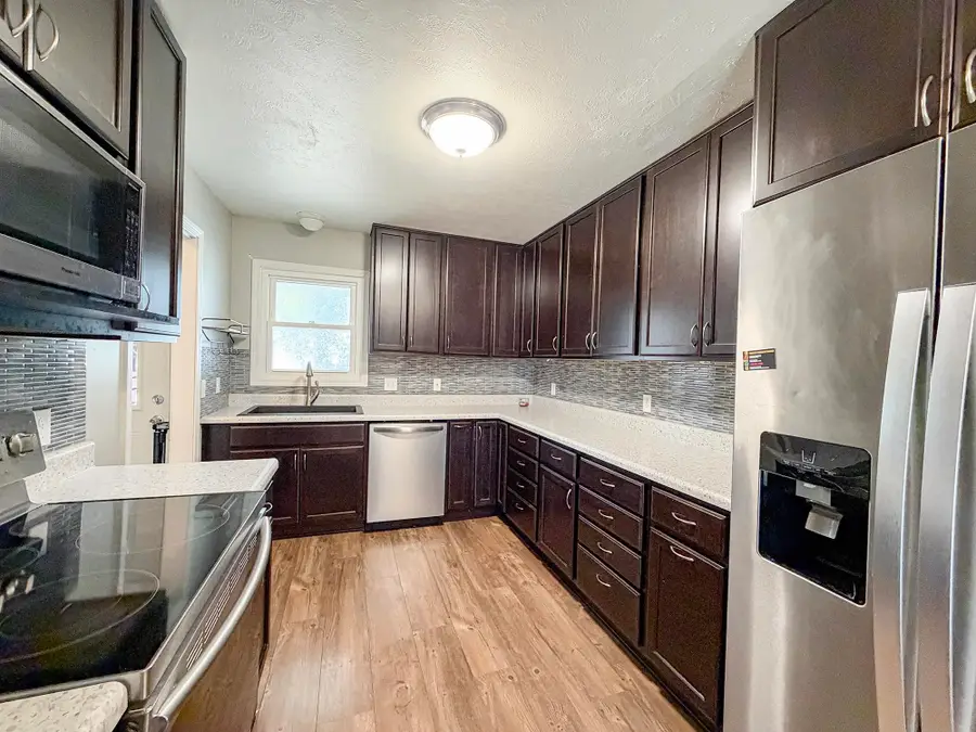 825 S Ohio St, Salina, KS 67401 - #2