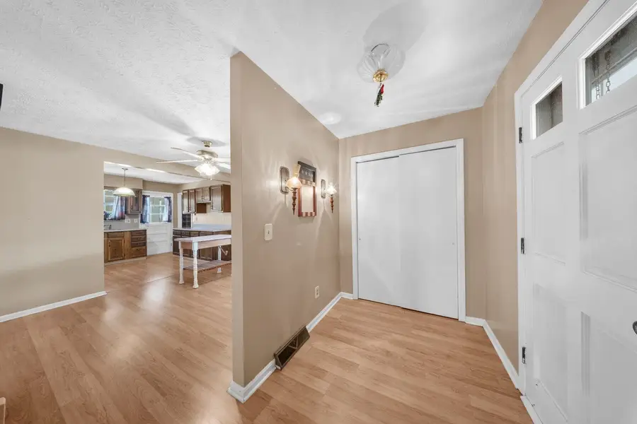 906 W Alexander Drive, Ashland, KY 41102 - Image #2