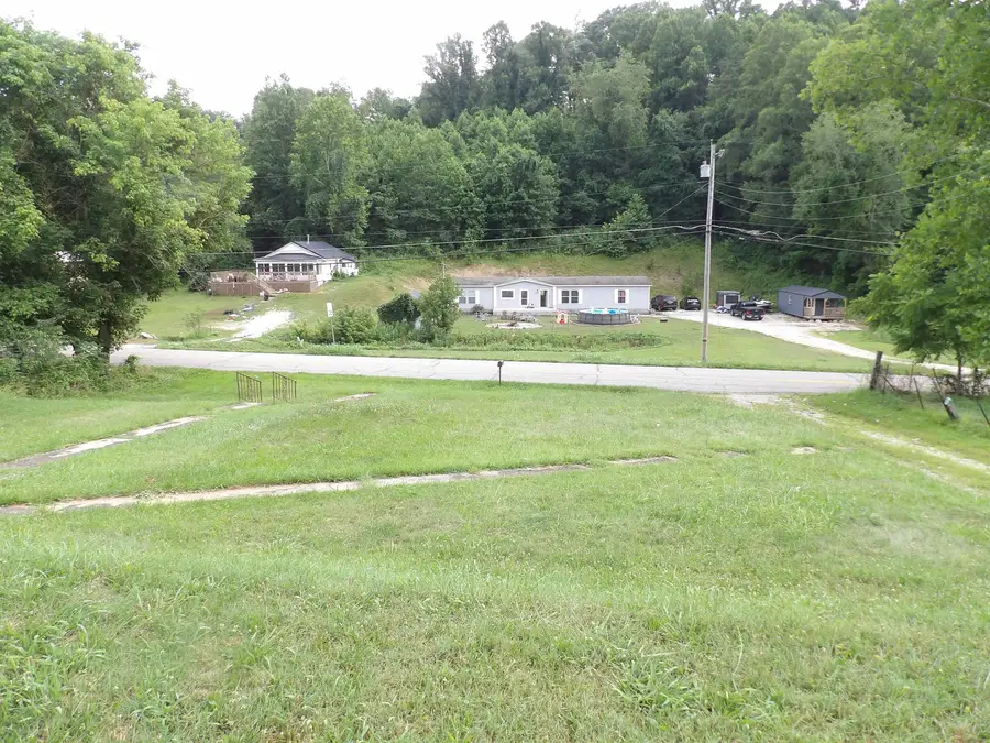 2077 Donta Rd, Ashland, KY 41101 - Image #2
