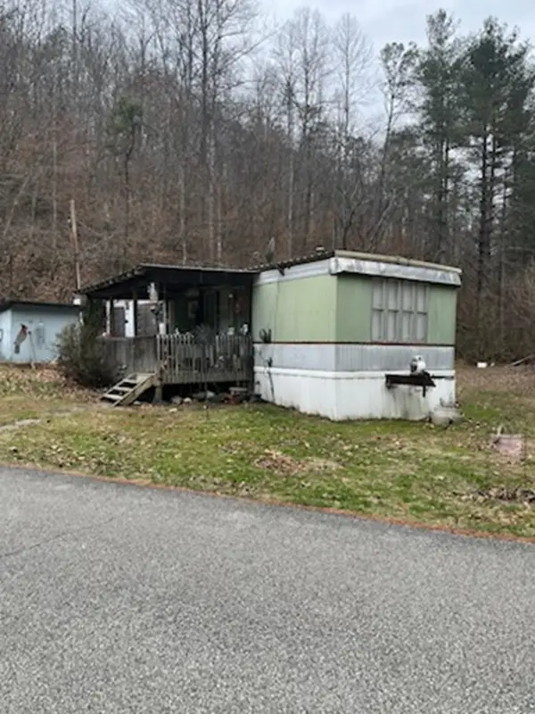 2792 Wallow Hole Road, sandy hook, KY 41171