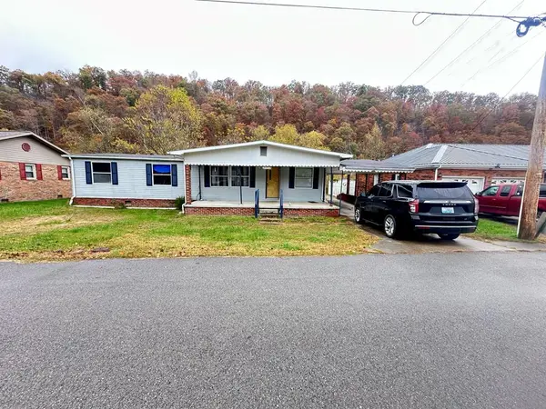 209 Wallen Dr, Van Lear, KY 41265