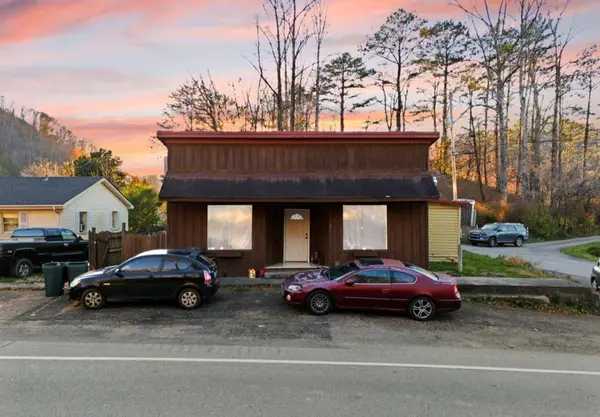 3087 Christopher, Hazard, KY 41701