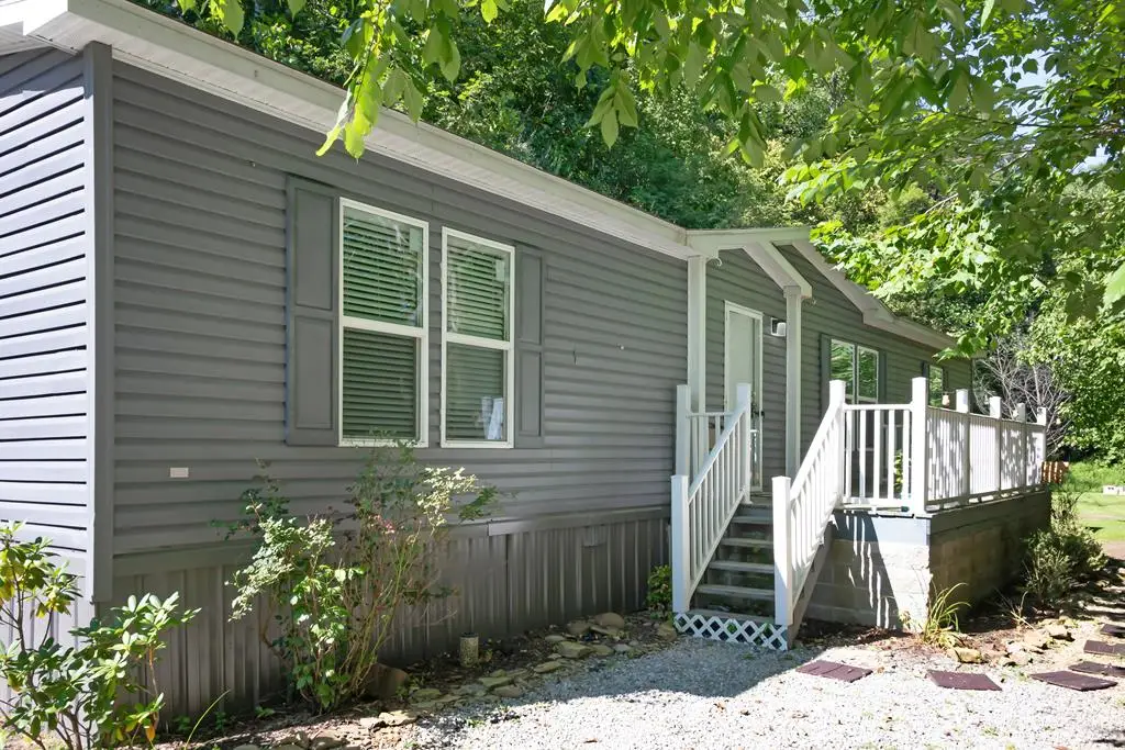 2402 Ky 850, David, KY 41616 - Image #1