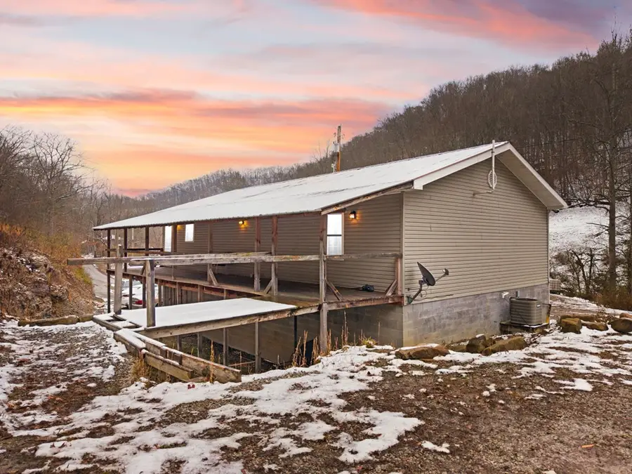 659 Holly Thicket Ln, Viper, KY 41774 - Image #2