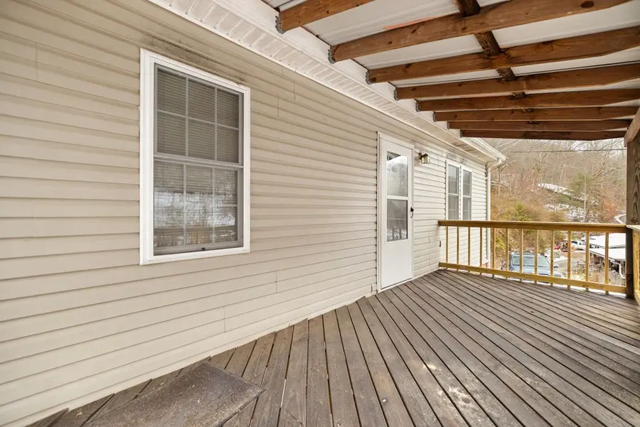 659 Holly Thicket Ln, Viper, KY 41774 - Image #3