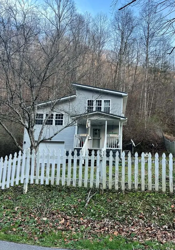 2458 Shelby Dry Fork, Shelbiana, KY 41562