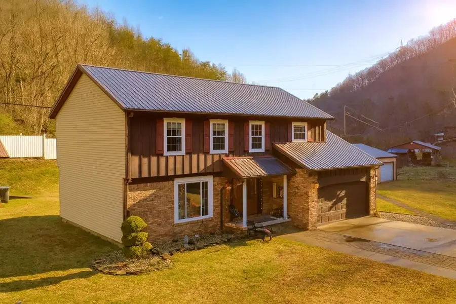 15 Walace Rd, Elkhorn City, KY 41522 - Image #2