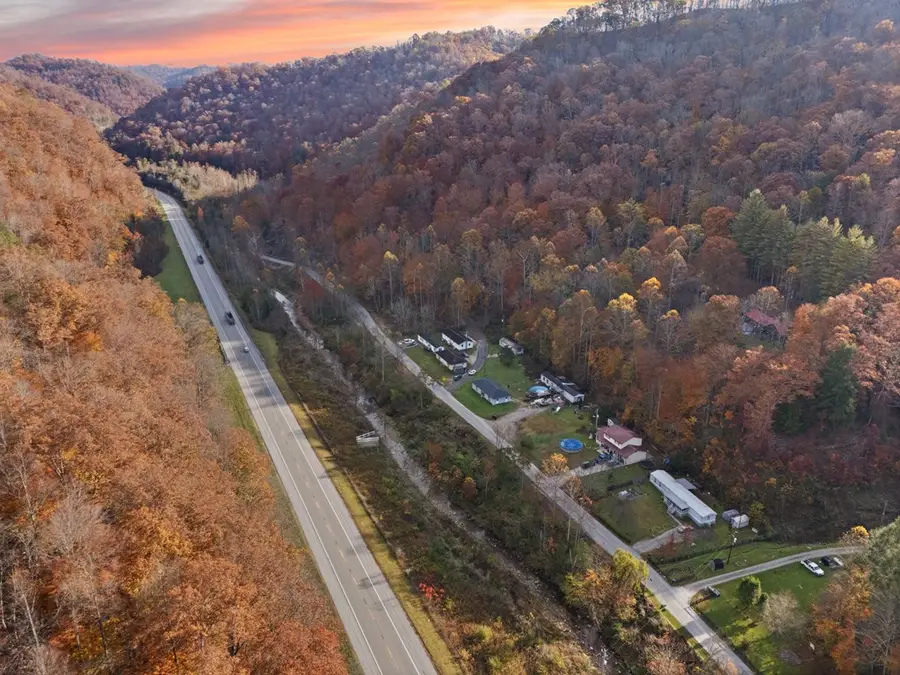 2768 Bullcreek Rd, Hyden, KY 41749 - Image #2