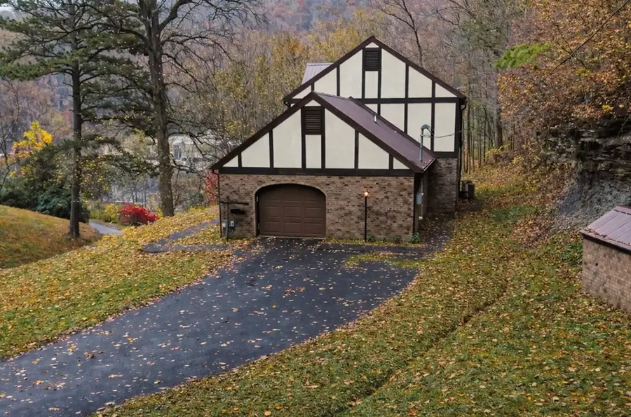 245 Rob Damron Rd, Pikeville, KY 41501 - Image #2