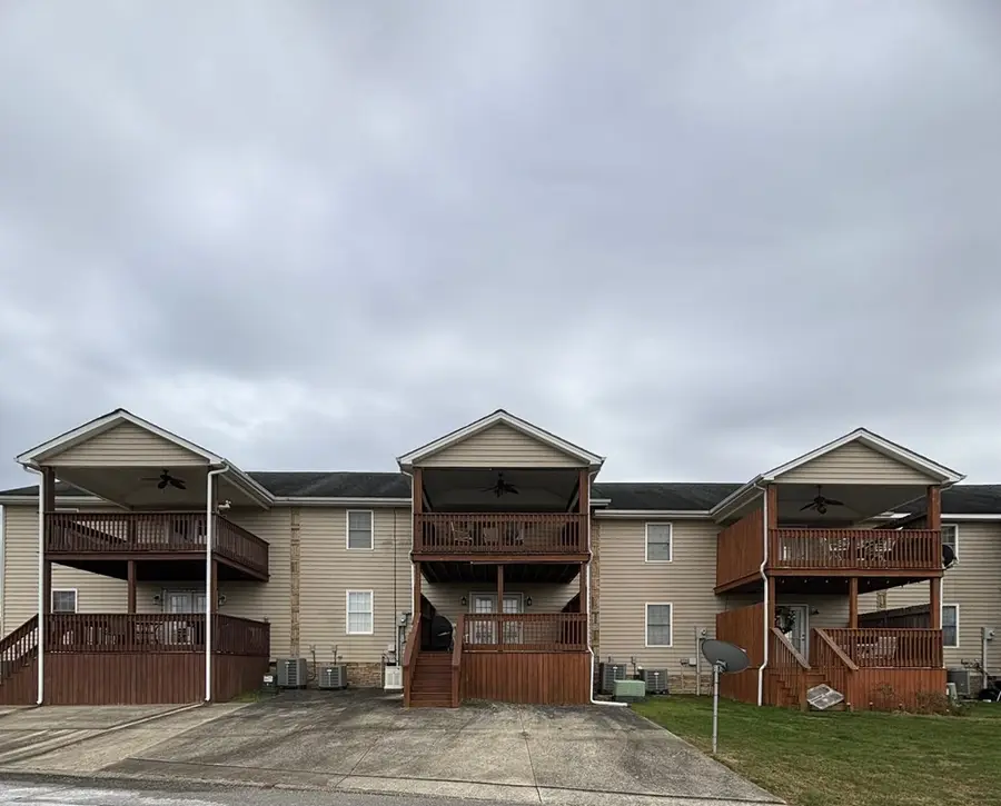 632 Clubhouse Drive, Prestonsburg, KY 41653 - #3