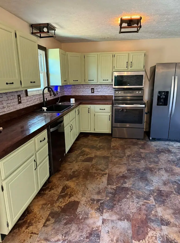 8 Apple Ct, Louisa, KY 41230 - Image #3