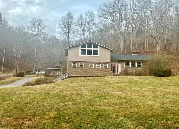 714 Left Fork Little Paint, East Point, KY 41216