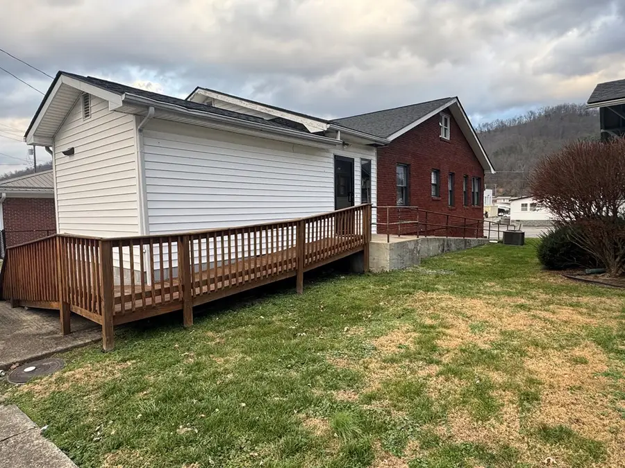328 South Lake Drive, Prestonsburg, KY 41653 - Image #3