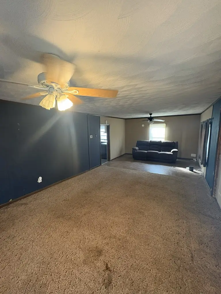 36 Broad St, Van Lear, KY 41265 - Image #3