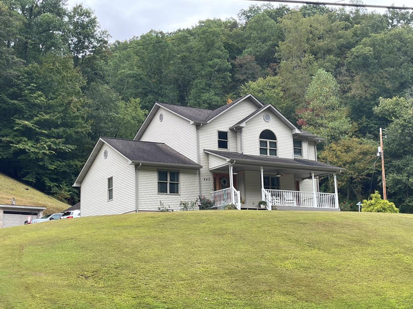 447 Big Elk Road, Beauty, KY 41203