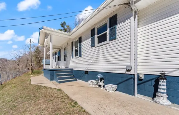 315 Coots Hollow, Yeaddiss, KY 41777