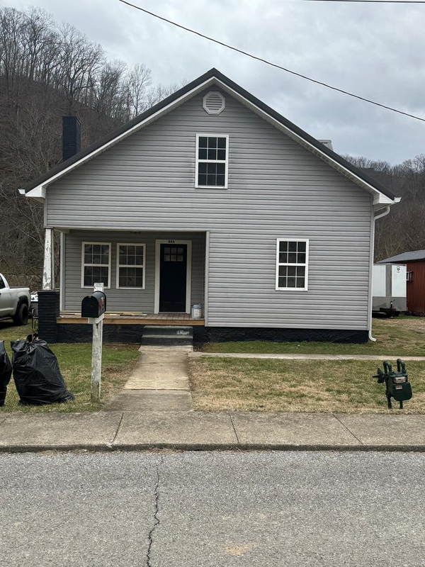 886 Riverside Drive, Prestonsburg, KY 41653