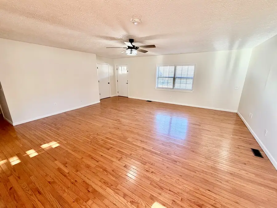 233 N Buckingham Ave, West Van Lear, KY 41268 - #2