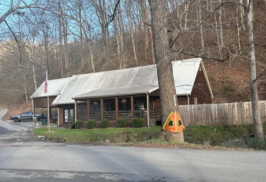 9 Campbell Ln, Pikeville, KY 41501 - #2