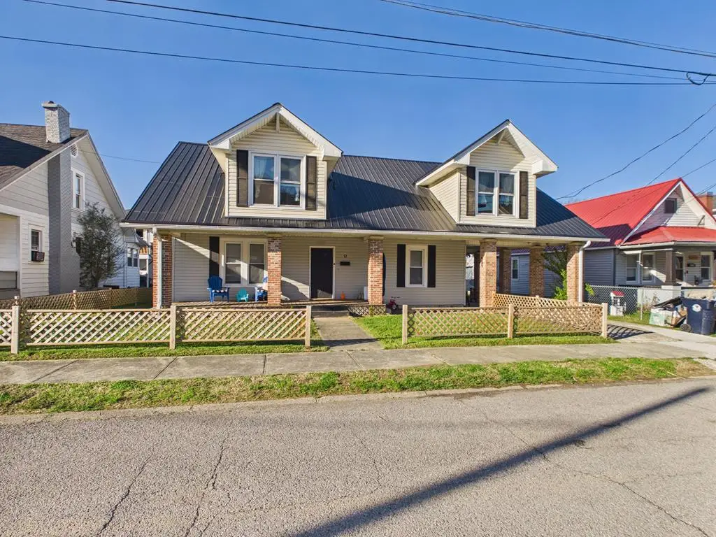 509 Washington Ave, Paintsville, KY 41240 - #1