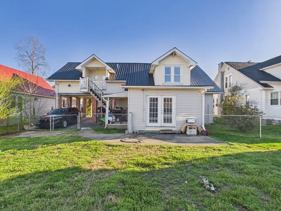 509 Washington Ave, Paintsville, KY 41240 - #3