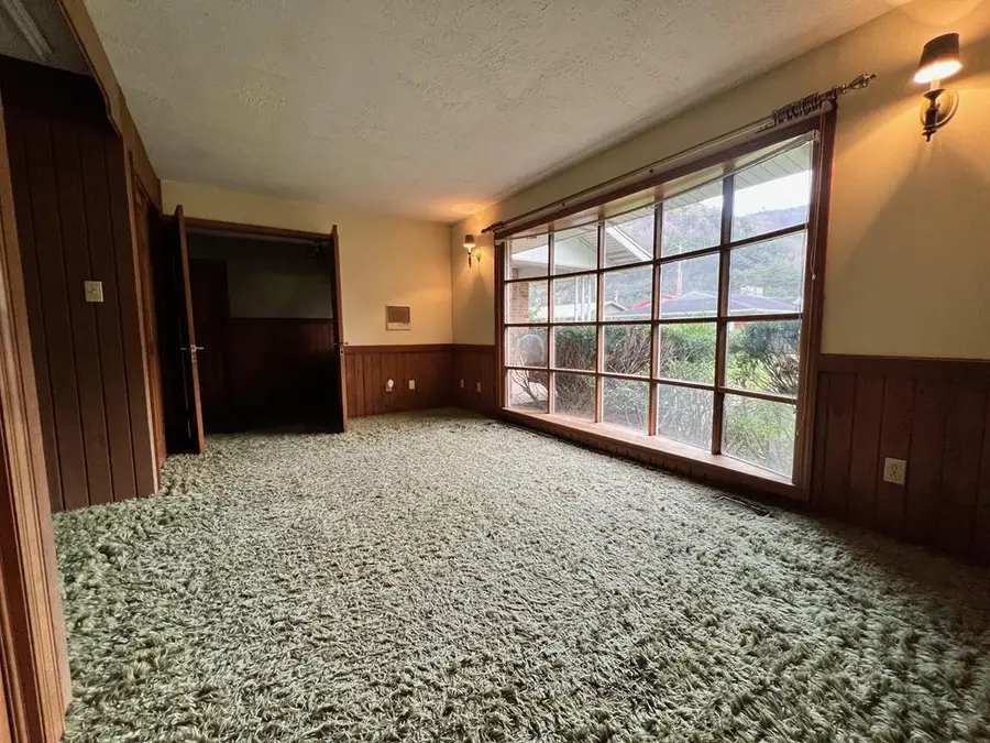 124 Cherokee Drive, Pikeville, KY 41501 - #3