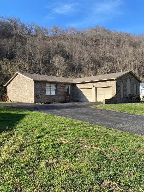 68 Maple Lane, Pikeville, KY 41501