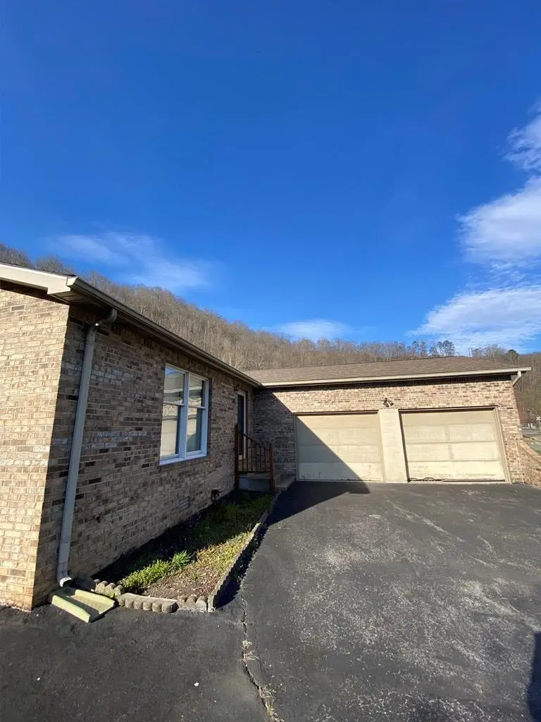 68 Maple Lane, Pikeville, KY 41501 - #3