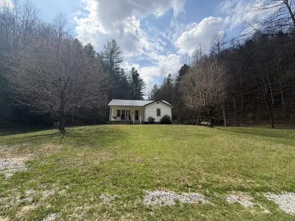 8107 State Road Fork, Prestonsburg, KY 41653