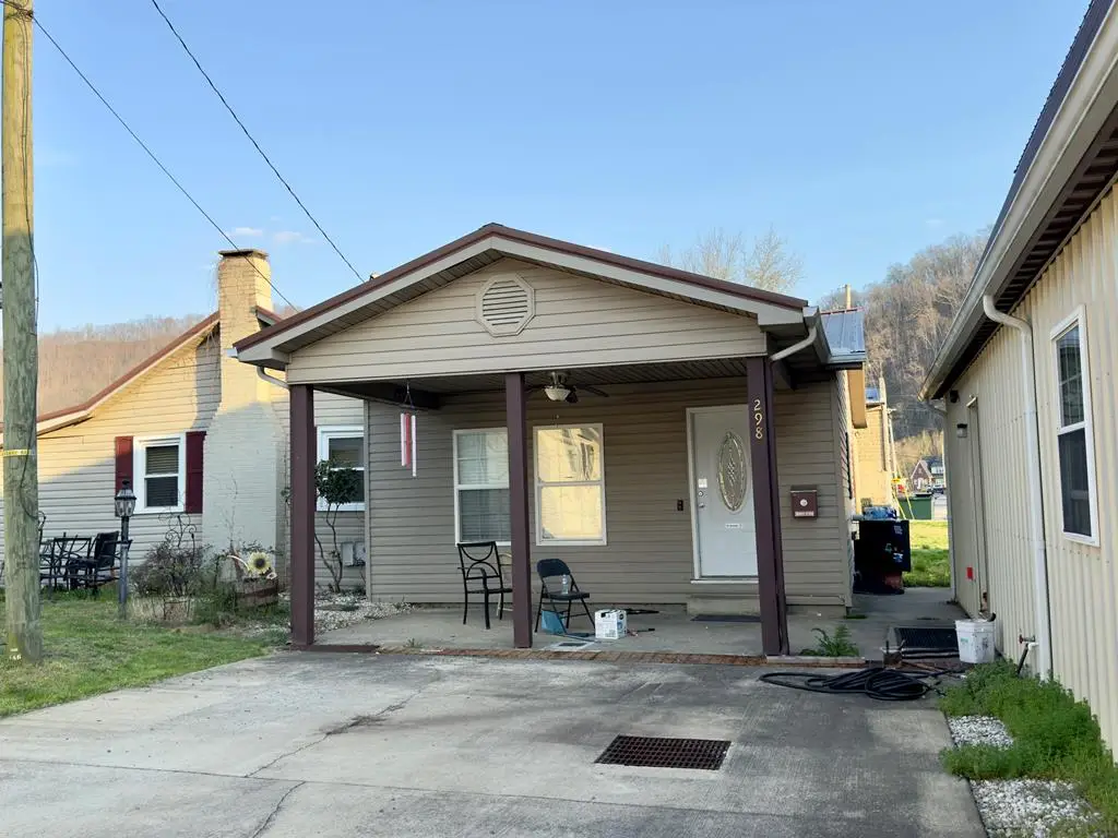 298 E Graham St, Prestonsburg, KY 41653 - #1