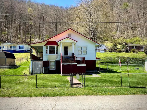 83 Burgraff Rd, McAndrews, KY 41543