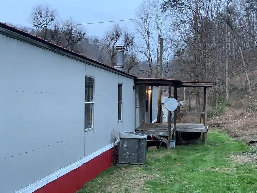47 New Castle Lane, Prestonsburg, KY 41653 - #3