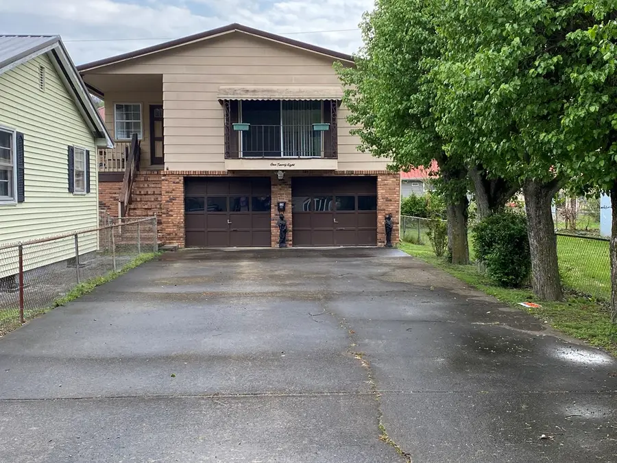 128 Kentucky Ave, South Williamson, KY 41503 - #2